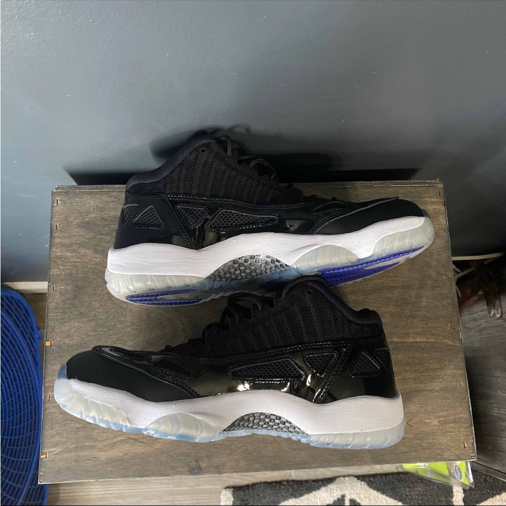 Jordan 11 ie Low Space Jam. Worn once. Box in great condition.